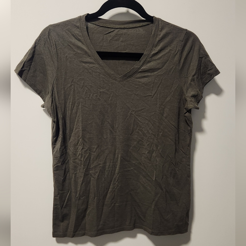 BNWOT Mott & Bow Fitted V-Neck Marcy Tee Military Green